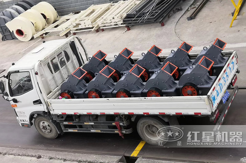 成批PC小型錘式破碎機發(fā)貨
