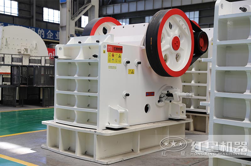 機制砂石骨料生產線主機設備--顎式破碎機