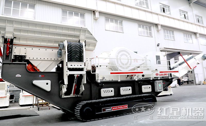 搭載PE顎式破碎機(jī)的履帶移動是破碎站
