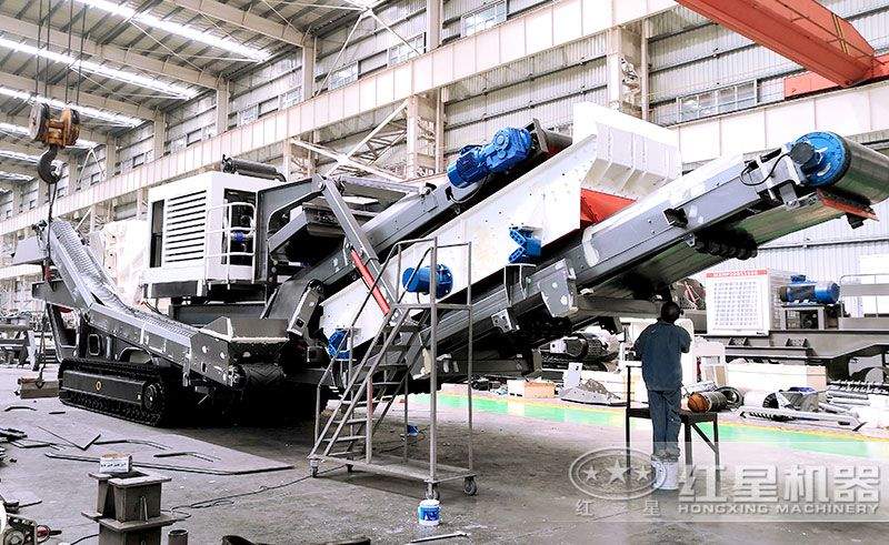 車間裝配的履帶錘式移動破碎機(jī)