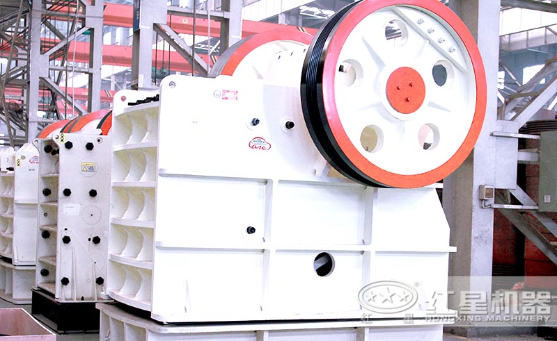 顎式青石粉碎機(jī)車間圖