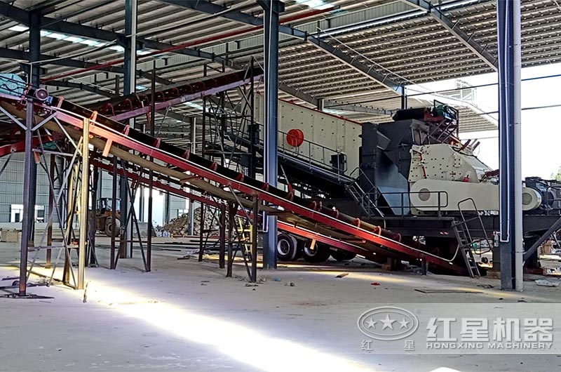 輪胎移動反擊式破碎機(jī)現(xiàn)場
