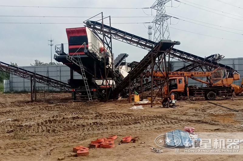 駐馬店建筑垃圾移動式碎石機(jī)現(xiàn)場