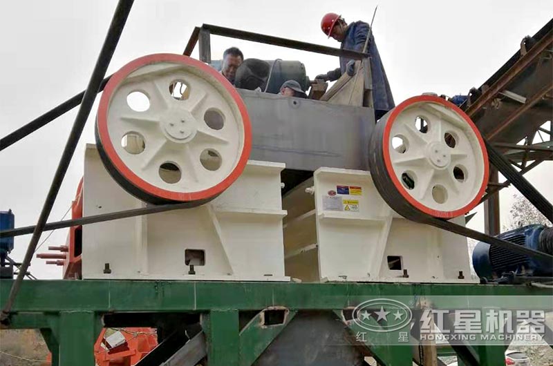PEX-150x750鄂式破碎機(jī)現(xiàn)場
