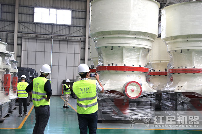 印度客戶來(lái)廠參觀考察圓錐式石子機(jī)