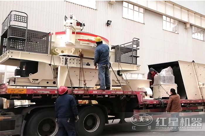 客戶定制的制砂機(jī)正準(zhǔn)備發(fā)貨中