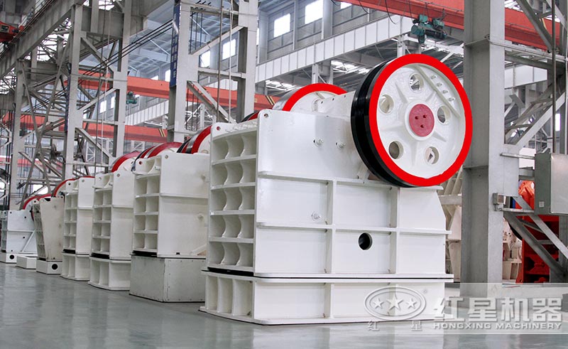 可對大塊物料進行破碎的顎式破碎機