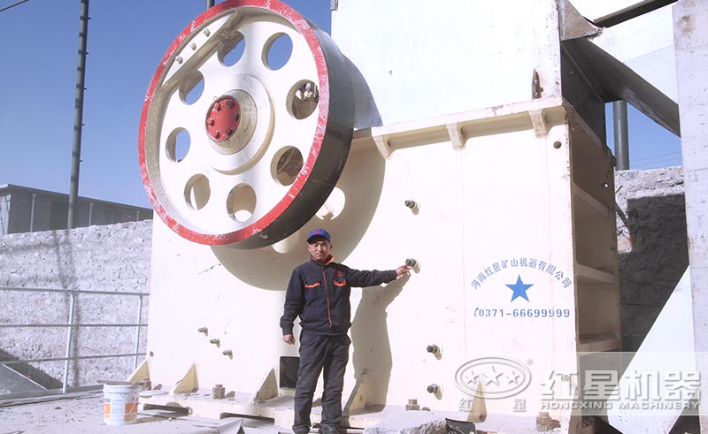 顎式破碎機安裝調試客戶現(xiàn)場