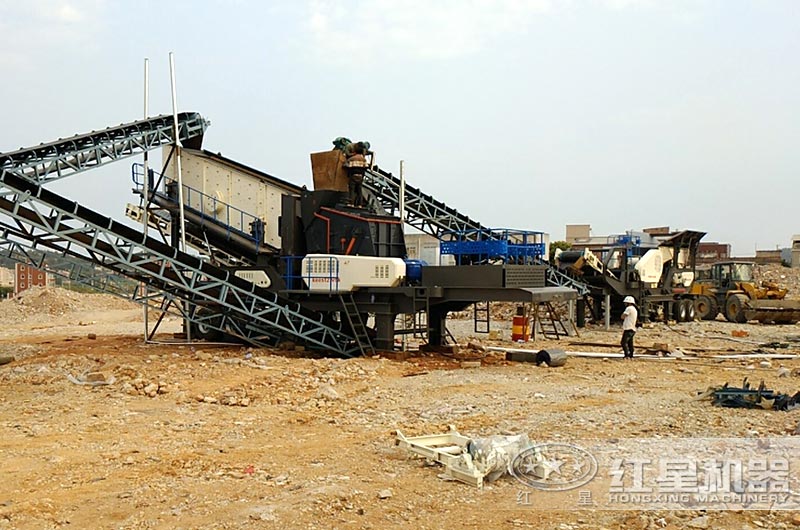 移動(dòng)顎式破碎機(jī)搭載反擊式破碎機(jī)