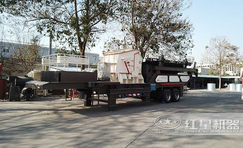 小型移動反擊式碎石機(jī)