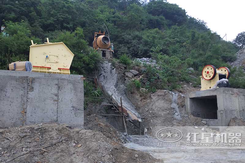 小型反擊式破碎機(jī)占地小好移動(dòng)
