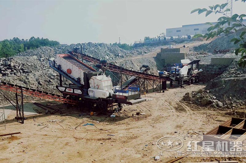 河南光山移動(dòng)磨石機(jī)生產(chǎn)線(xiàn)現(xiàn)場(chǎng)