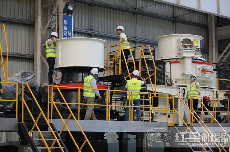客戶來廠考察破碎機(jī)設(shè)備