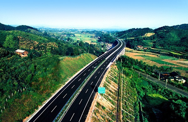 國內(nèi)高速公路建設(shè)