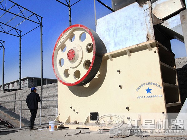 大型顎式破碎機(jī)