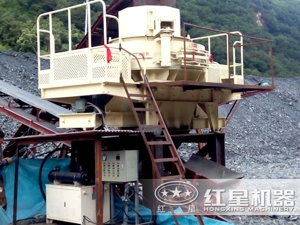 新型河卵石制砂機現(xiàn)場作業(yè)圖