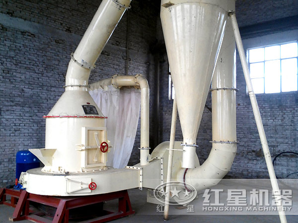 磨粉機現(xiàn)場作業(yè)圖