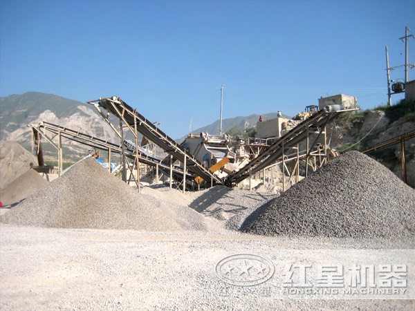 礦山石料設備現(xiàn)場作業(yè)圖