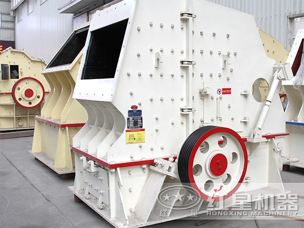 反擊破碎機(jī)生產(chǎn)車(chē)間