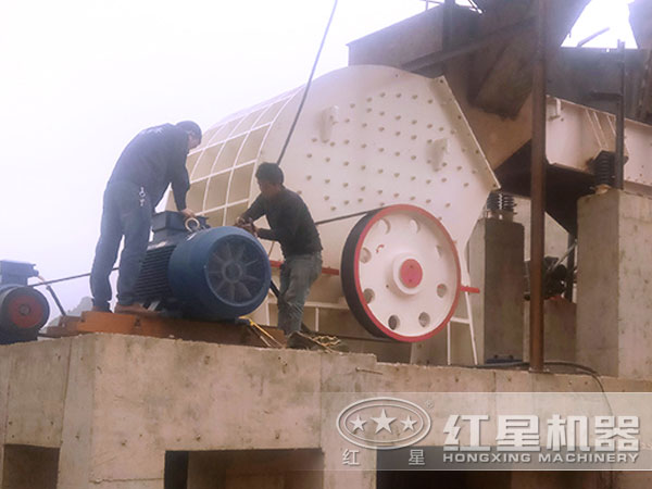 一臺1610重鍾破碎機現(xiàn)場圖