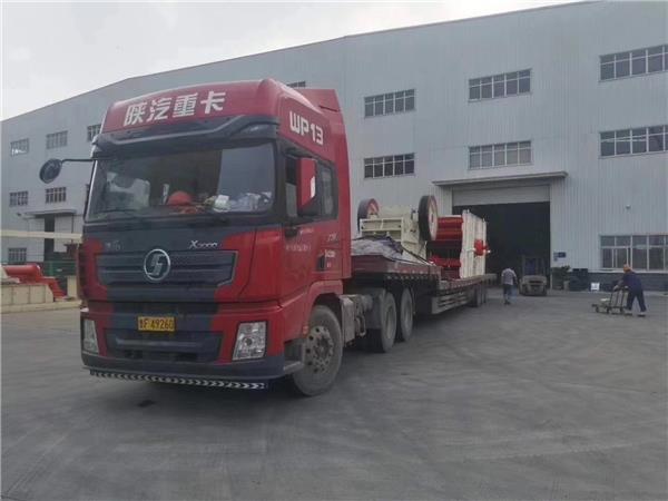 紅星PE顎式破碎機(jī)_嗑石機(jī)廠區(qū)發(fā)貨圖