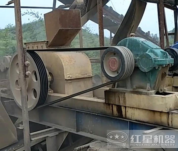 對輥式破碎機(jī)安裝試車