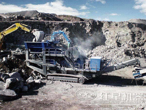 HX車載流動碎石機(jī)_嗑石機(jī)現(xiàn)場作業(yè)圖