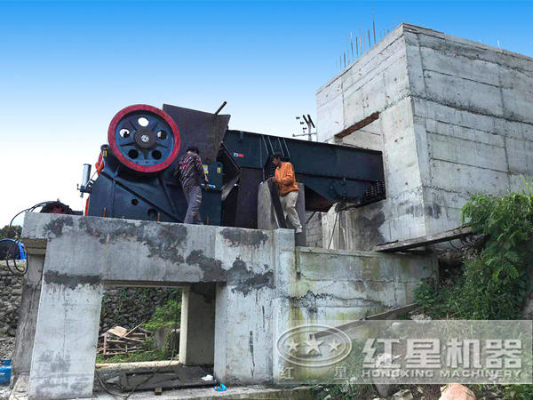 定期對(duì)顎式破碎機(jī)檢查