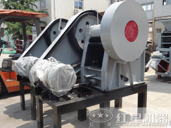 pe200-300側(cè)面圖，搭載7.5kw電動機