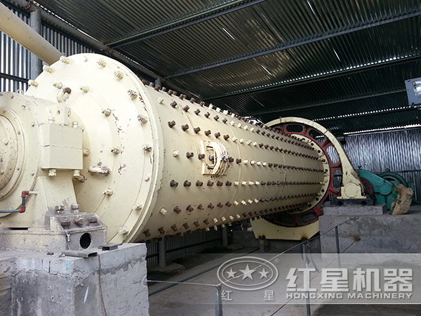 石英石棒磨式制砂機現(xiàn)場作業(yè)圖