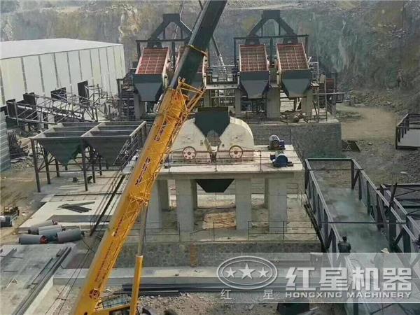 800t/h山石子碎石機現(xiàn)場作業(yè)圖
