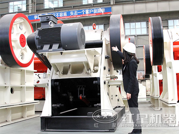 顎式破碎機(jī)實(shí)拍