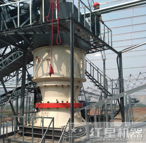 單缸圓錐破碎機(jī)現(xiàn)場