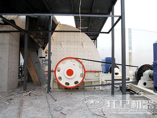 重錘式破碎設備現(xiàn)場圖