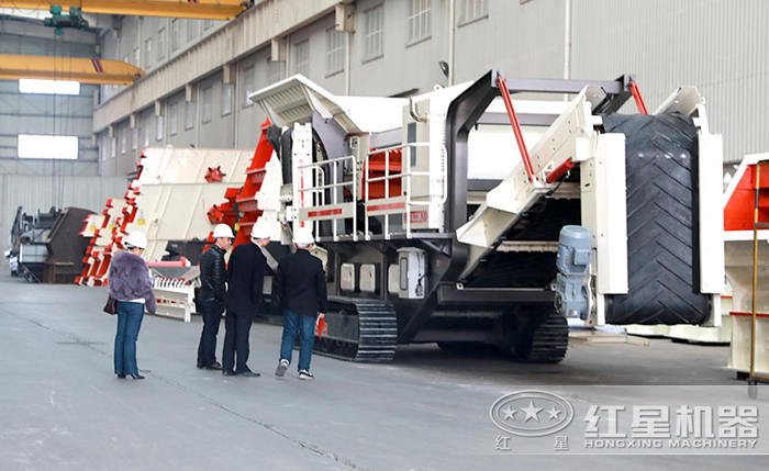 車載移動(dòng)碎石機(jī)-碎砂機(jī)