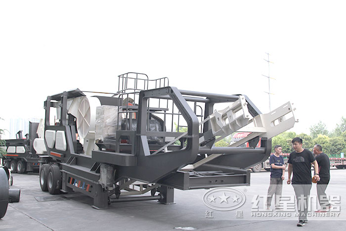 移動(dòng)式粉碎機(jī)_移動(dòng)式粉碎篩分車現(xiàn)貨供應(yīng)
