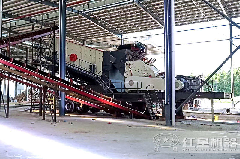 輪胎式礦山破碎機就地作業(yè)