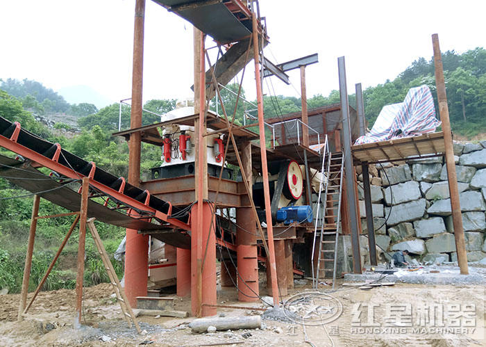 鄂式破碎機(jī)、圓錐破碎機(jī)安裝現(xiàn)場