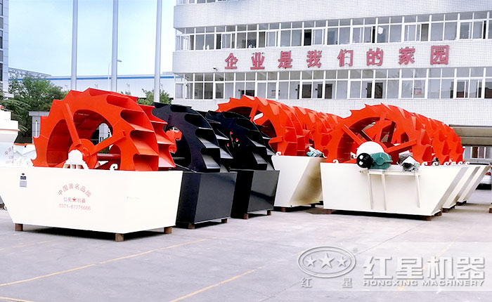 廠區(qū)整齊排放的洗砂機(jī)