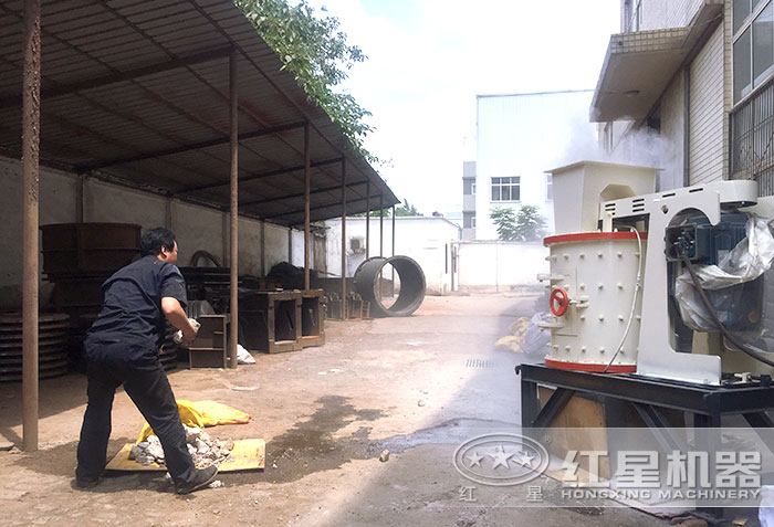 復(fù)合式破碎機用戶待料試機