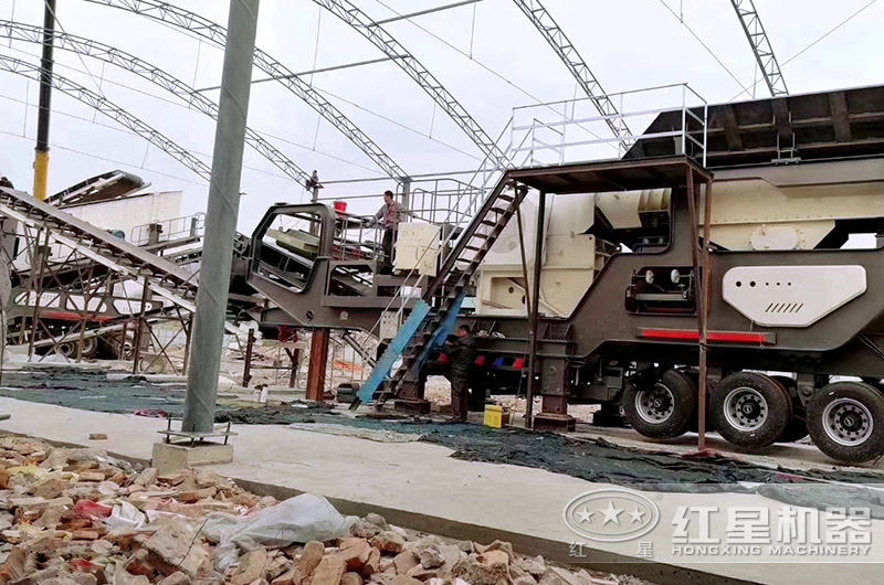輪胎移動破處理建筑垃圾現(xiàn)場