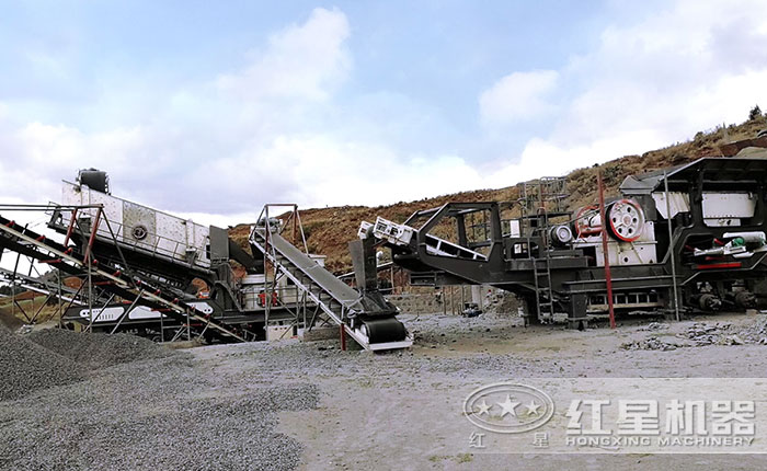 輪胎移動石子機破碎現(xiàn)場——雙機組合，更加效能高
