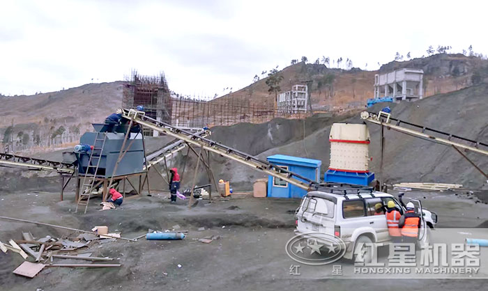 復合式破碎機制沙作業(yè)現(xiàn)場