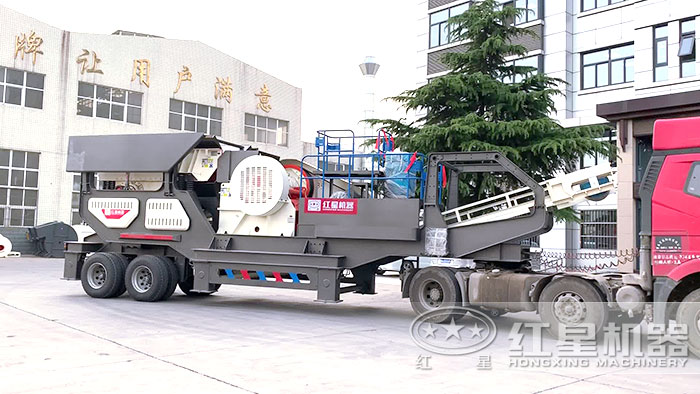 輪胎移動顎式破碎機(jī)車頭牽引
