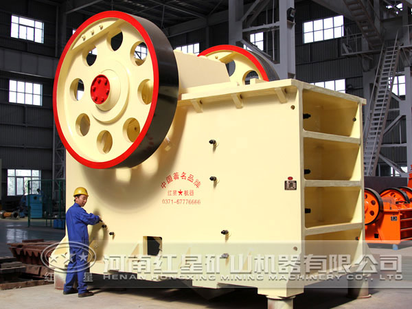 大型顎式破碎機(jī)