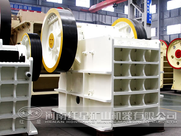 PE型顎式破碎機(jī)